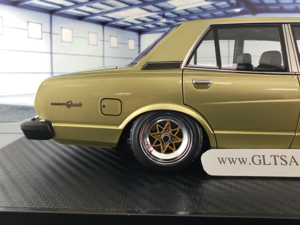 Toyota MarkII Sedan Grande (MX41) Gold 1:18 Ignition Model