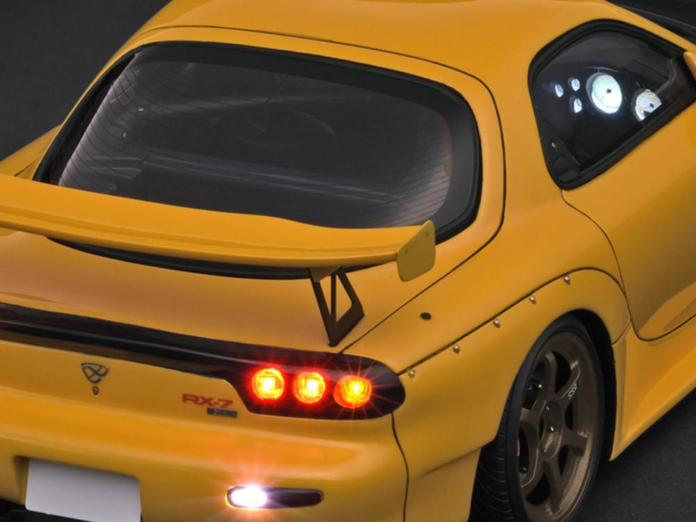 INITIAL D Mazda RX-7 (FD3S) Yellow with LED light 1:18 Ignition