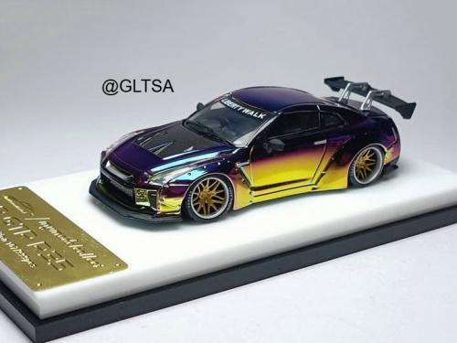 Nissan Skyline 2000 GT-R (KPGC10) Silver 1:18 Ignition Model