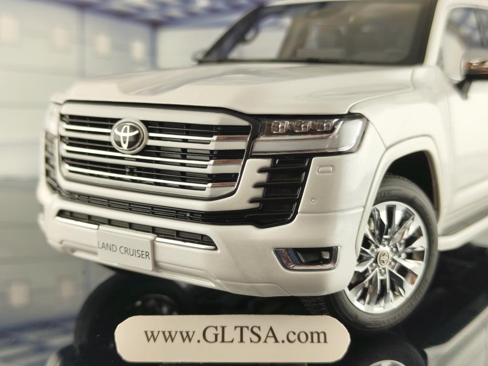 1/18 トヨタ Land Cruiser VX-R LC80 White Land Cruiser ZX V8 2018 (4K Review) - Interior and Exterior