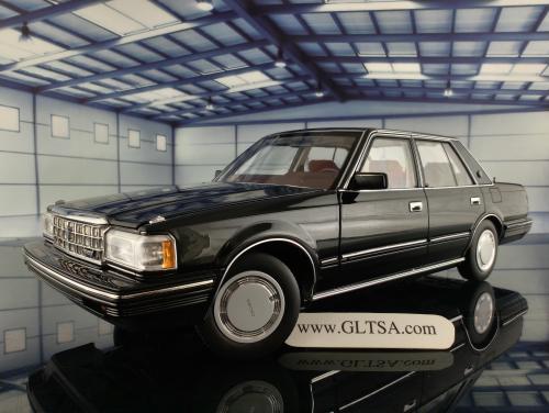 Toyota Crown 1984 Black 1:18 XiaoGuang 8250611B