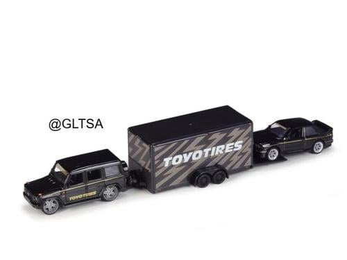 Mercedes-Benz G-Class with Trailer Car Transporter + BMW 3-Series (E30) 1988 Toyo Tires 1:64 Maisto 11404