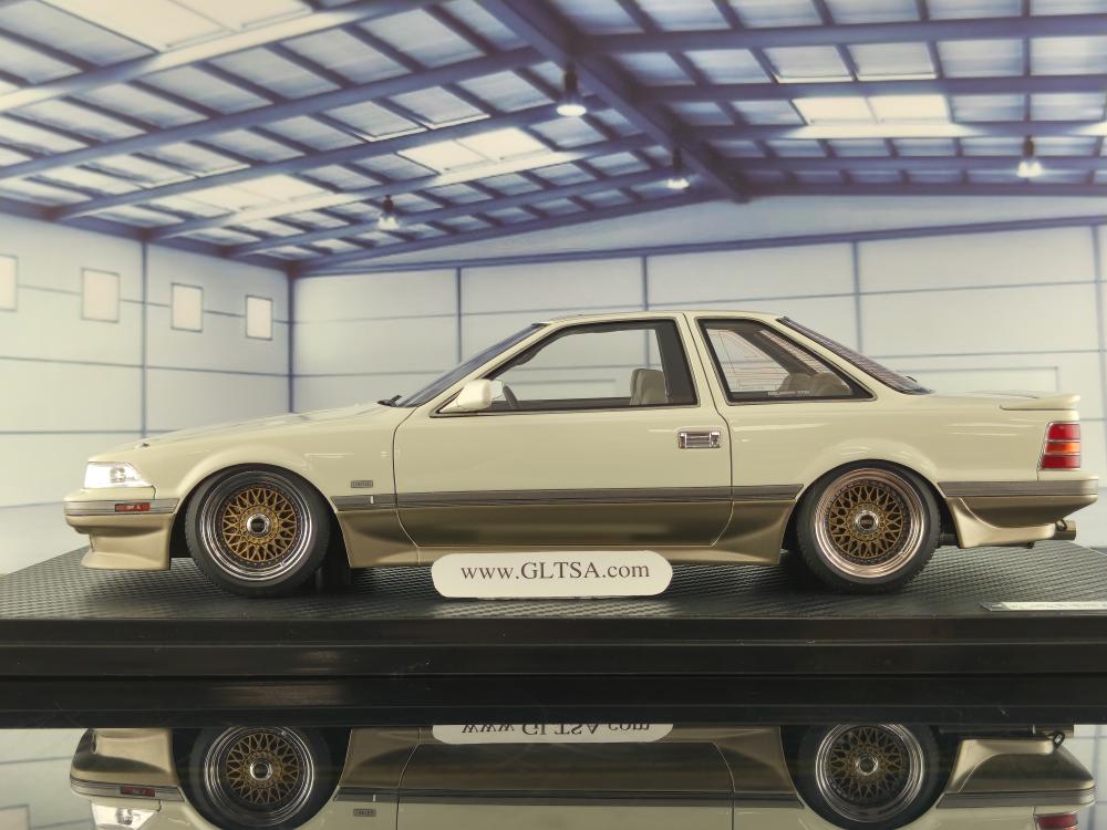 ミニカー 1/18 TOYOTA SOARA 3.0GT-LIMITED Toyota Soarer (Z20) 3.0GT-LIMITED White/Gold 1:18 Ignition