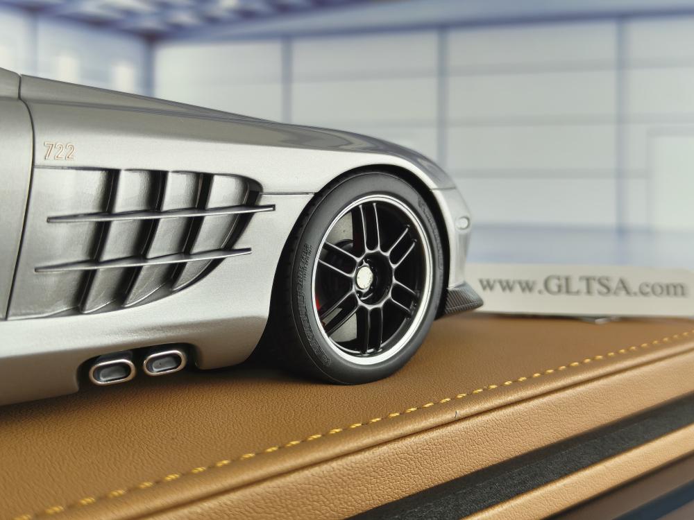 Mercedes-Benz SLR McLaren 722 Crystal Laurite Silver 1:18