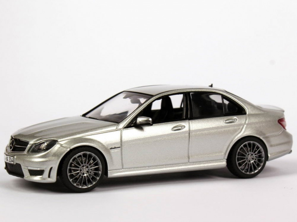 RARE Mercedes-Benz C63 AMG (W204) Iridium Silver 1:43 Schuco 