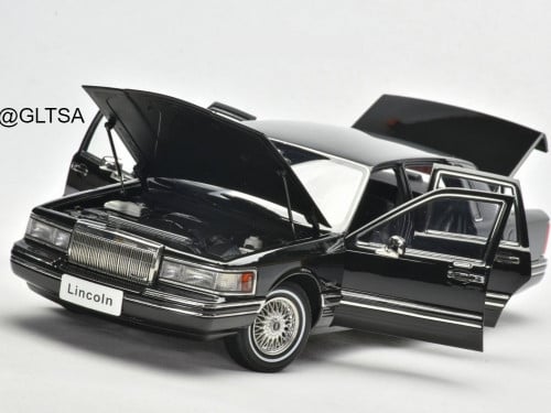 Lincoln Town Car 1990 (2nd Generation FN36/116) Black 1:18 Xiaoguang