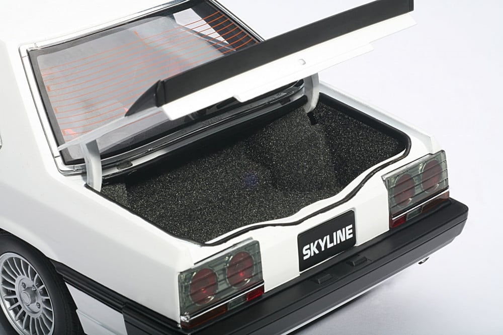RARE Nissan Skyline Hardtop 2000 Turbo Intercooler RS-X (DR30) White 1:18 AUTOart 77427