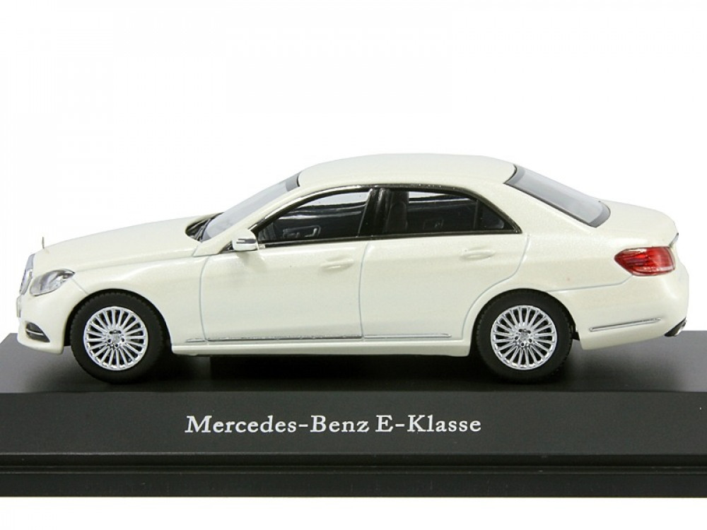 Mercedes e class diecast best sale model cars