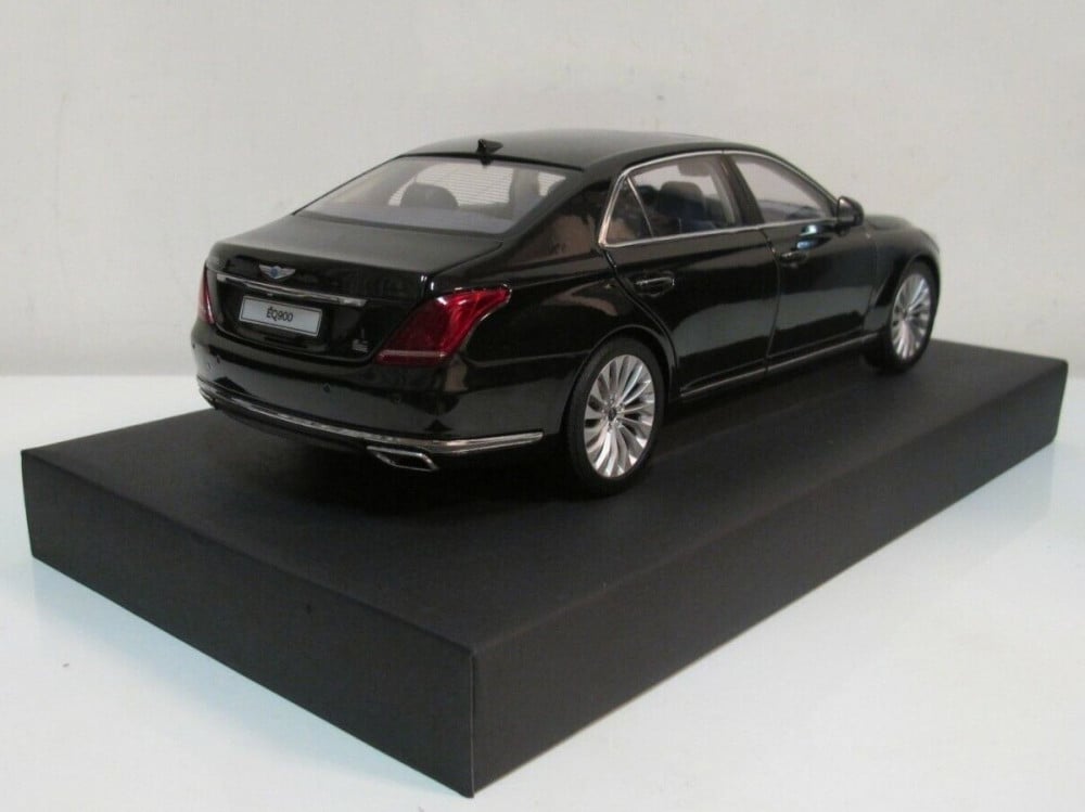 Hyundai Genesis G90 EQ900 Black 1:18 Dealer Edition Limited Edition -  الهوايات الذهبية لمجسمات السيارات والريموت