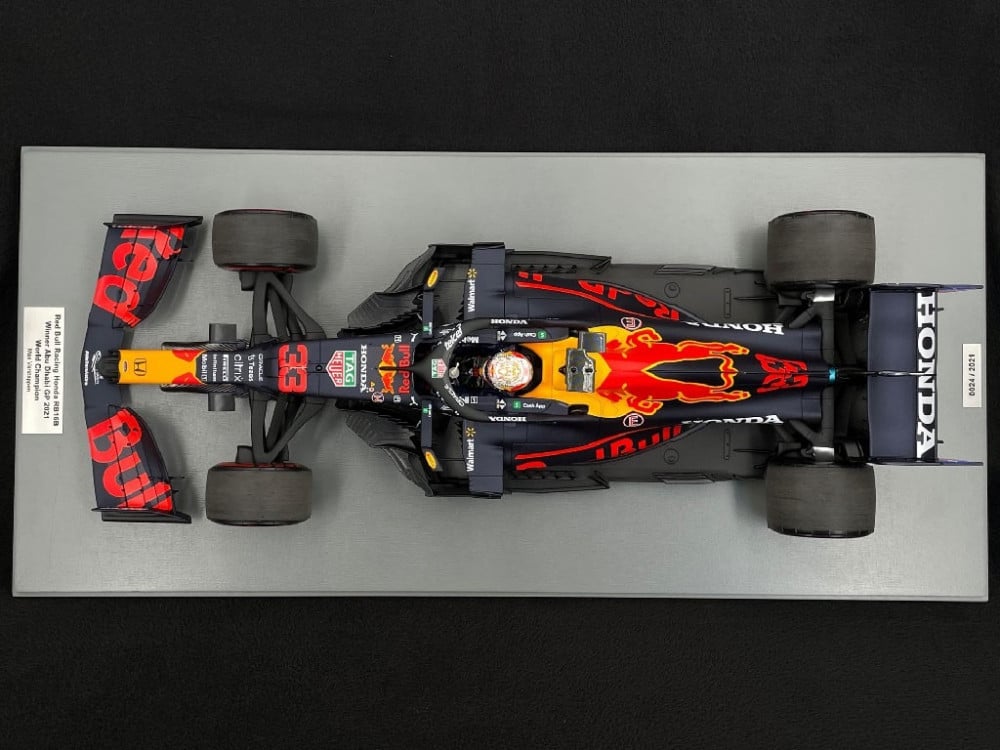 Red Bull RB16B Max Verstappen #33 Winner Abu Dhabi Formula 1 World -  الهوايات الذهبية لمجسمات السيارات والريموت