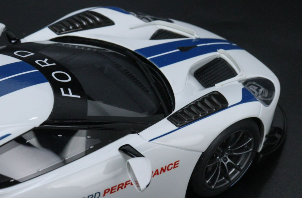 Ford GT MKII Track 2020 White Blue 1:18 GT Spirit US040 - الهوايات