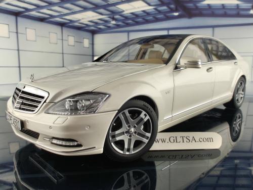 Mercedes-Benz S-Class S600L (W221) Diamond White with Extra Engine 1:18 MotorHelix M82203