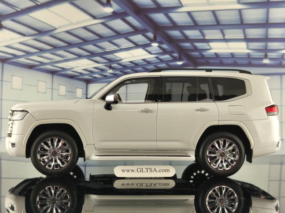 1/18 トヨタ Land Cruiser VX-R LC80 White 1/18 Kengfai Toyota Land Cruiser 80 LC80 Modified Edition