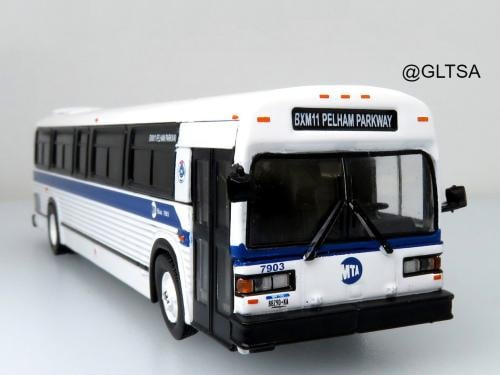 MCI Classic Suburban Bus MTA New York City Express 1:87 Iconic Replicas 87-0388