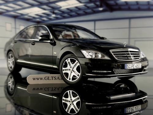 Mercedes-Benz S-Class S600L (W221) Obsidian Black 1:18 MotorHelix M82202