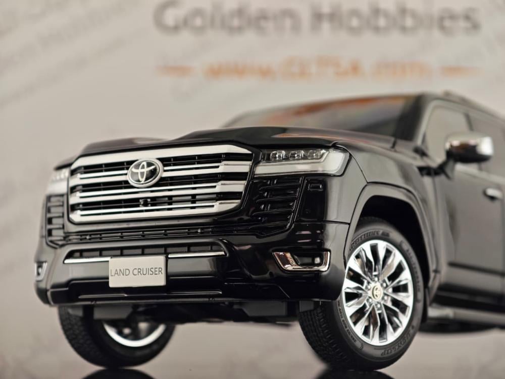 Toyota Land Cruiser LC300 ZX Black 1:18 LCD Models LCD18013-ZX-BL