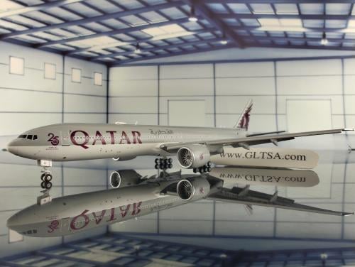 Qatar Airways Boeing 777-300ER "25 Years of Excellence" A7-BEE Flaps Down 1:400 JC Wings XX40137A