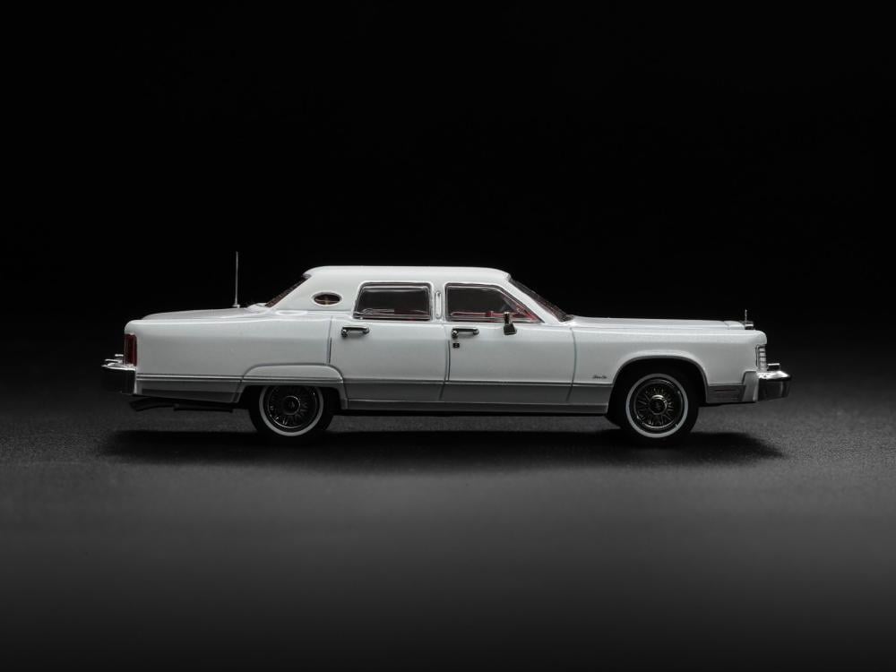 Lincoln Continental Town Car 1979 White 1:64 SunStar 60005