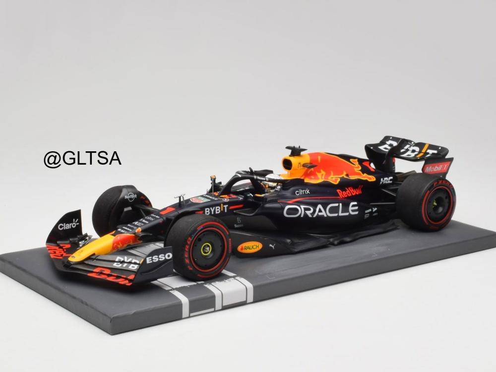 Oracle Red Bull Racing RB18 M.Verstappen 1:18 Minichamps