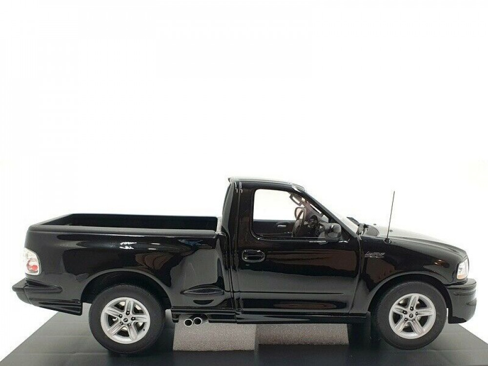 Ford F-150 SVT Lightning 2003 Black 1:18 DNA Collectibles DNA000118 -  الهوايات الذهبية لمجسمات السيارات والريموت