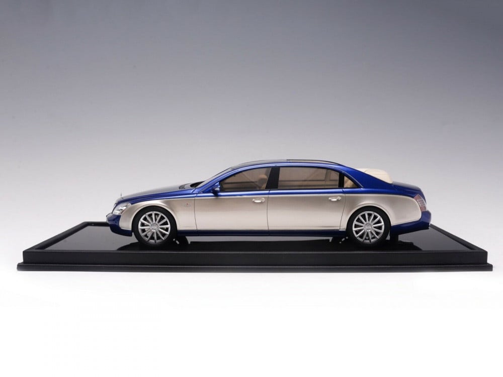 Mercedes-Benz Maybach 62 S Landaulet Blue and Silver 1:18 Motorhelix  Limited 199 pcs - الهوايات الذهبية لمجسمات السيارات والريموت