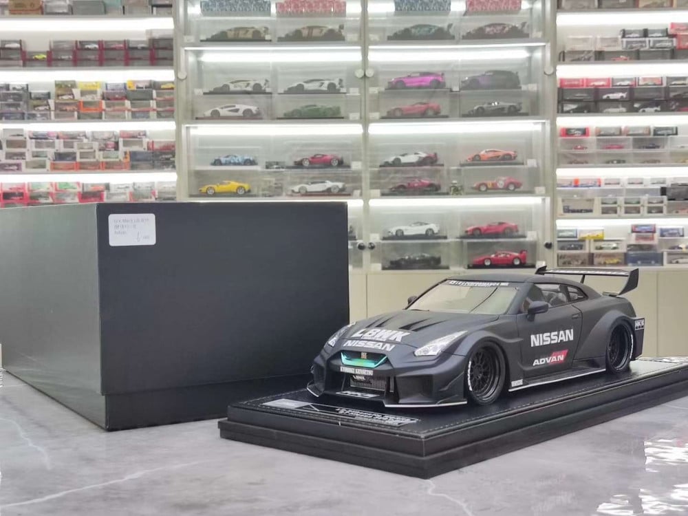 【新品】IVY Nissan GT-R ミニカー 1/18 1/18 IVY Models Nissan R35 GT-RR Liberty walk Silhouette in