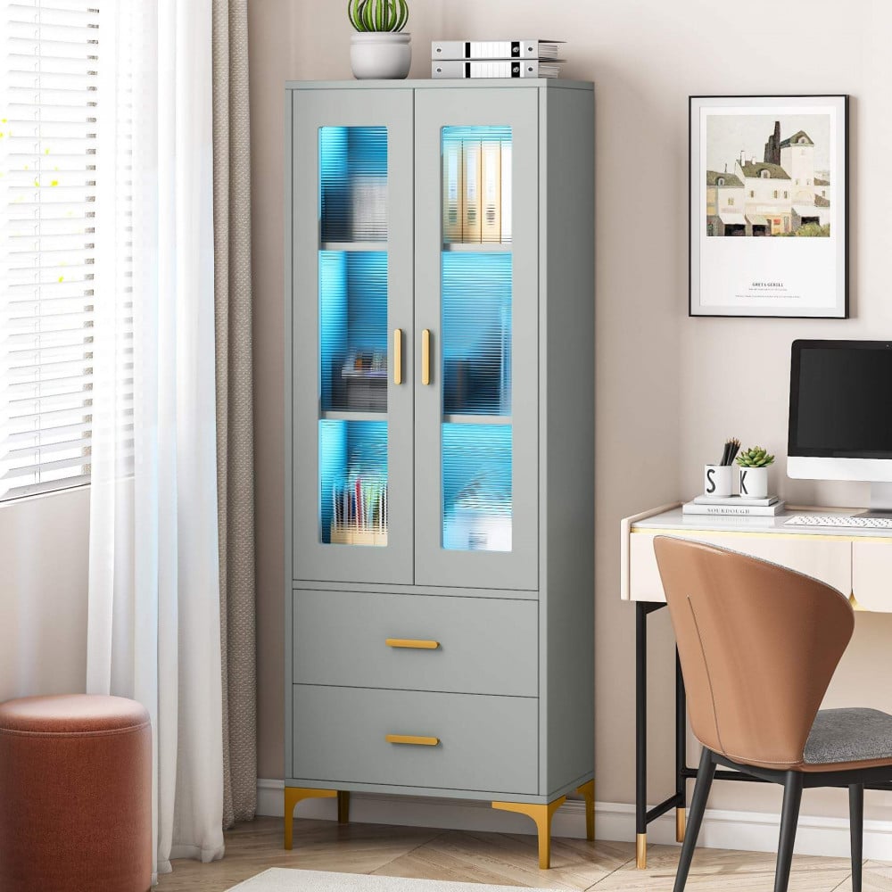 خزانة كتب بأبواب زجاجية