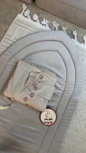 طقم صلاة + سجاد مع شرشف ربطة