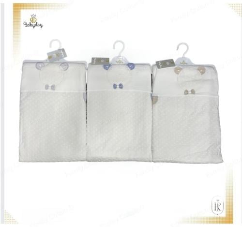 ملف مبطن بالقطن مع تطريزات ملونة