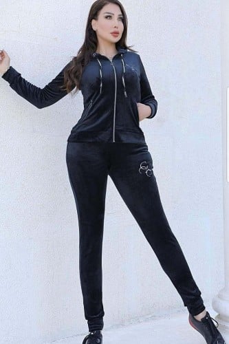 بجامة مخمل