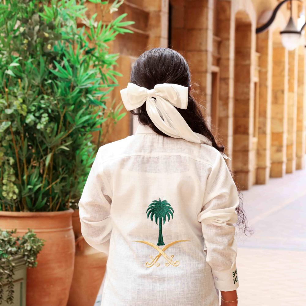 قميص سيفين ونخلة أناقة وطنية ليوم مميز