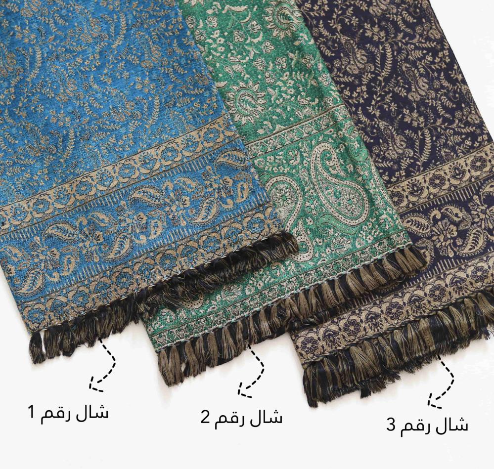 باقة ورد شال كشميري بتنسيق شتوي أنيق
