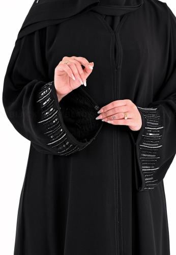 عباية مطرزة
