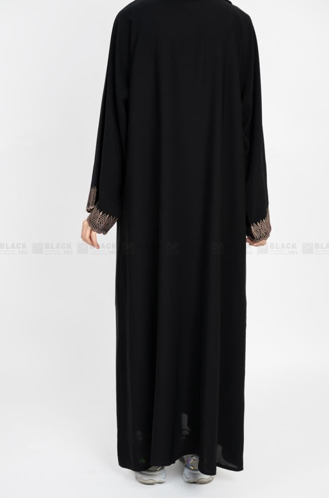 عباية مطرزة
