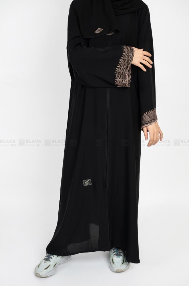 عباية مطرزة