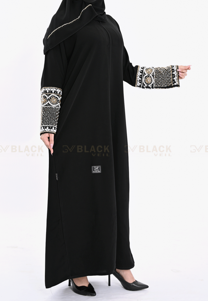 عباية كتف ملكي مطرزة