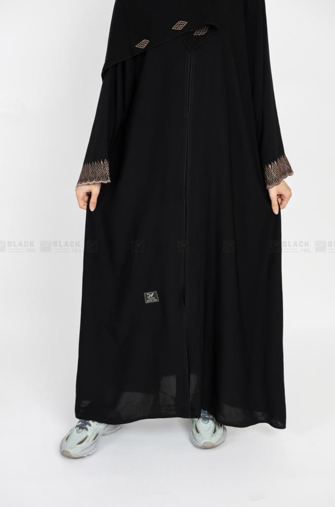 عباية مطرزة