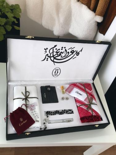 طقم هدايا رجالي فخم يجمع بين الأناقة والرقي، مثالي...