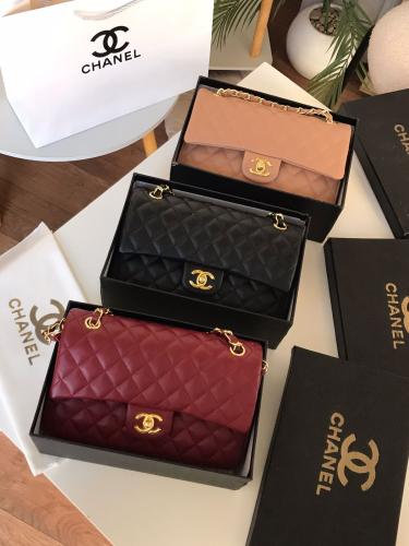 شنطة ماركة إCHANEL مع كافة الملحقات حجم وسط
