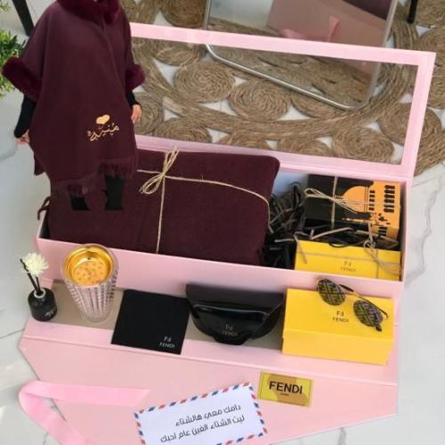 طقم شال نسائي مع كتابة اسم تطريز