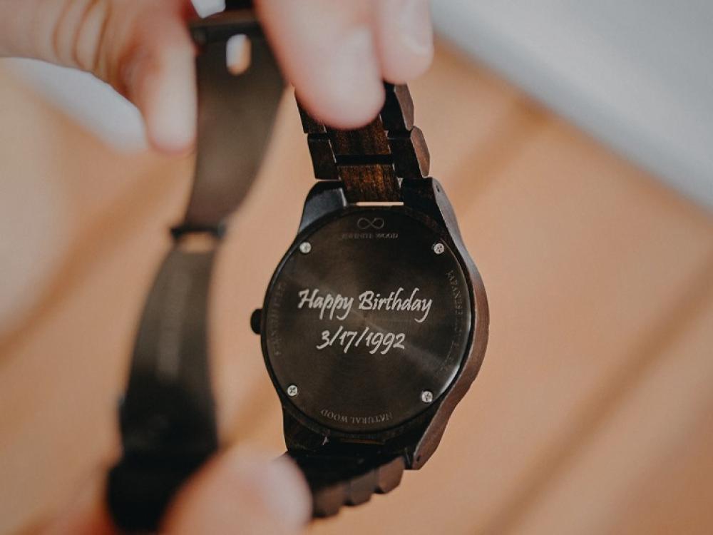 خدمة الحفر بالليزر المبتكرة من INFINITE WOOD: تفاصيل وتقنيات