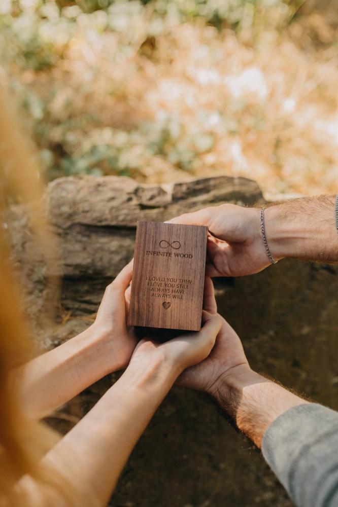 تقنية نقش ليزر على الخشب: استخدامات وفوائد وأسرار التصميم الدقيق