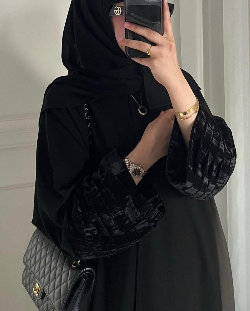 كريب ملكي +مخمل مكسر +طرحة