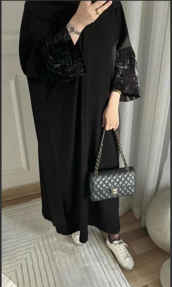 كريب ملكي +مخمل مكسر +طرحة