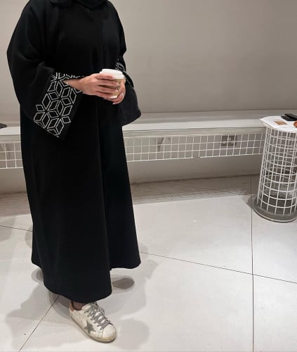 القماش كريب ملكي.+ طرحة