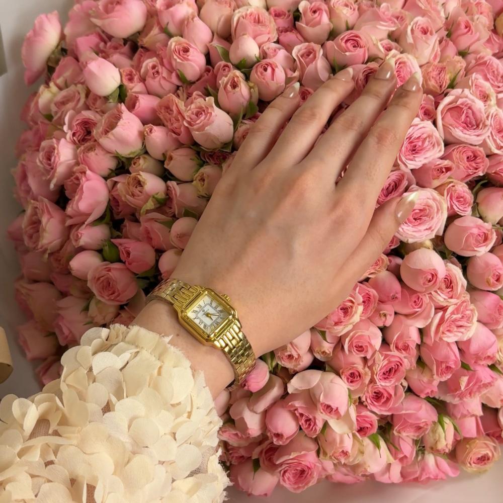 ساعة فندربلو نسائي بسير الستيل ذهبي ميناء ابيض