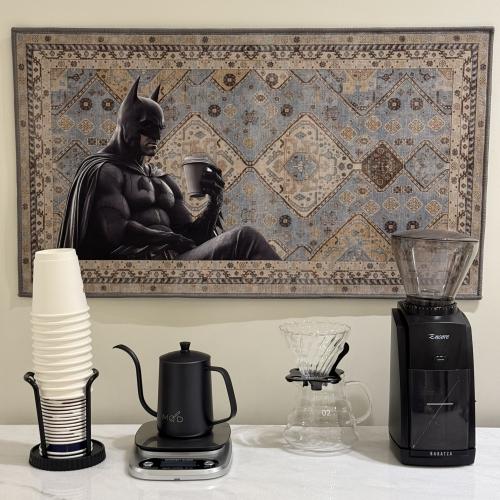 سجادة جدارية تصميم باتمان يشرب قهوة | ديكور فريد لغرف الألعاب ومحبي الكوميكس