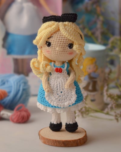 دمية اليس بالكروشية