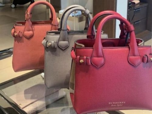 شنطة نسائية بيربري لون احمر واورنجي مقاس بيبي سايز