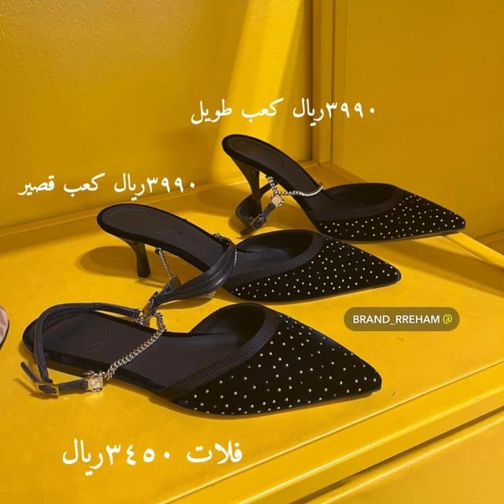 تشكيلة صنادل نسائية من فندي
